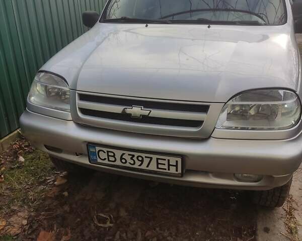 Серый Шевроле Нива, объемом двигателя 1.69 л и пробегом 226 тыс. км за 3700 $, фото 1 на Automoto.ua