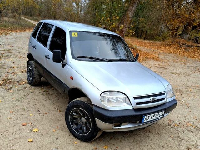 Сірий Шевроле Нива, об'ємом двигуна 1.7 л та пробігом 242 тис. км за 2400 $, фото 1 на Automoto.ua