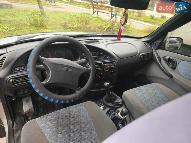 Серый Шевроле Нива, объемом двигателя 1.69 л и пробегом 140 тыс. км за 4000 $, фото 1 на Automoto.ua