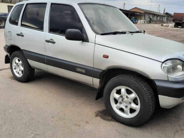 Сірий Шевроле Нива, об'ємом двигуна 1.7 л та пробігом 344 тис. км за 3100 $, фото 1 на Automoto.ua