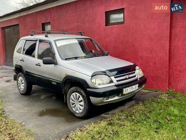 Сірий Шевроле Нива, об'ємом двигуна 1.7 л та пробігом 190 тис. км за 2700 $, фото 1 на Automoto.ua