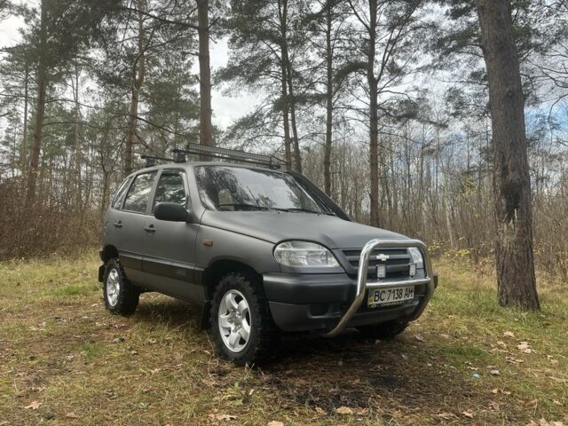 Сірий Шевроле Нива, об'ємом двигуна 1.7 л та пробігом 250 тис. км за 3500 $, фото 1 на Automoto.ua