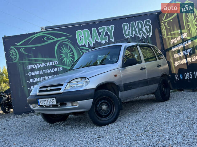 Серый Шевроле Нива, объемом двигателя 1.7 л и пробегом 232 тыс. км за 2700 $, фото 1 на Automoto.ua