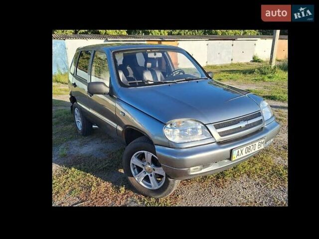 Сірий Шевроле Нива, об'ємом двигуна 1.69 л та пробігом 208 тис. км за 5100 $, фото 1 на Automoto.ua