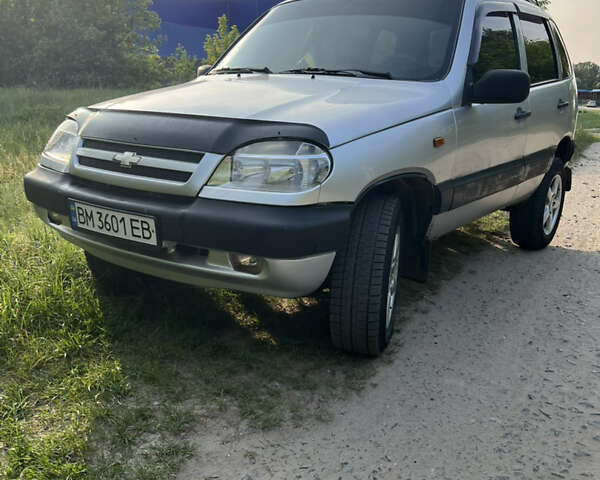 Серый Шевроле Нива, объемом двигателя 1.69 л и пробегом 244 тыс. км за 3500 $, фото 1 на Automoto.ua