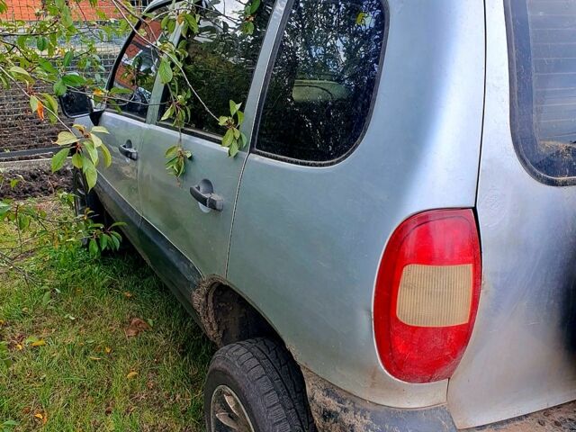 Серый Шевроле Нива, объемом двигателя 1.7 л и пробегом 0 тыс. км за 1550 $, фото 1 на Automoto.ua