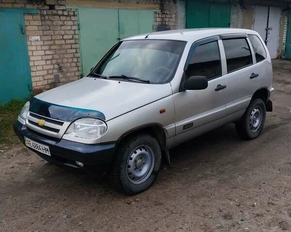 Сірий Шевроле Нива, об'ємом двигуна 1.7 л та пробігом 158 тис. км за 4200 $, фото 1 на Automoto.ua