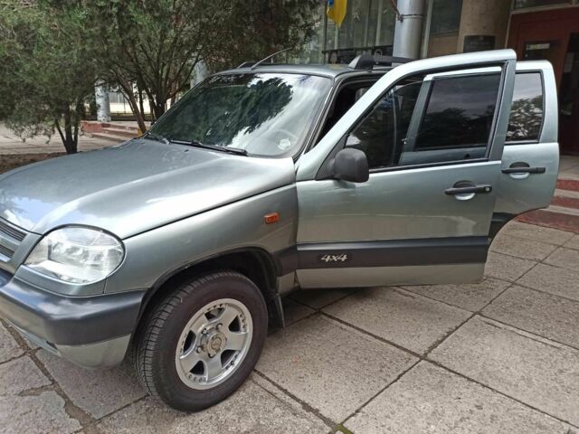 Серый Шевроле Нива, объемом двигателя 0 л и пробегом 170 тыс. км за 6000 $, фото 1 на Automoto.ua