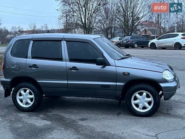 Сірий Шевроле Нива, об'ємом двигуна 1.7 л та пробігом 201 тис. км за 3999 $, фото 1 на Automoto.ua