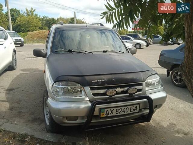 Серый Шевроле Нива, объемом двигателя 1.69 л и пробегом 220 тыс. км за 2700 $, фото 1 на Automoto.ua