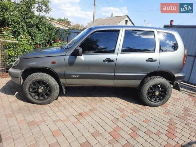 Сірий Шевроле Нива, об'ємом двигуна 1.69 л та пробігом 140 тис. км за 5100 $, фото 1 на Automoto.ua