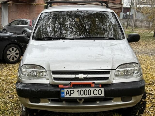 Серый Шевроле Нива, объемом двигателя 1.7 л и пробегом 160 тыс. км за 4300 $, фото 1 на Automoto.ua