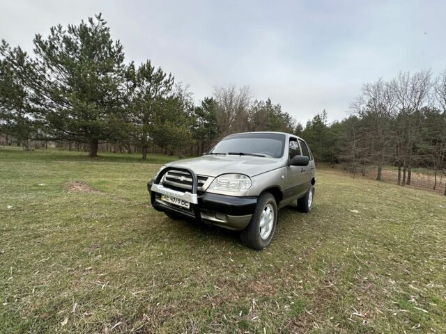 Сірий Шевроле Нива, об'ємом двигуна 0 л та пробігом 100 тис. км за 4200 $, фото 1 на Automoto.ua