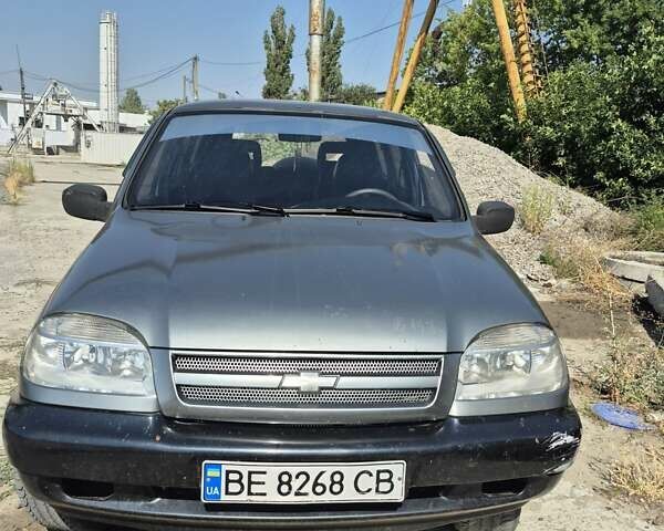 Серый Шевроле Нива, объемом двигателя 1.7 л и пробегом 125 тыс. км за 4900 $, фото 1 на Automoto.ua
