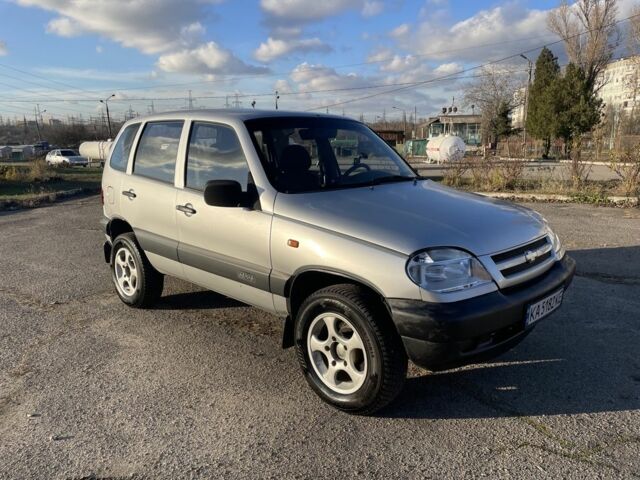 Сірий Шевроле Нива, об'ємом двигуна 1.7 л та пробігом 109 тис. км за 2500 $, фото 1 на Automoto.ua