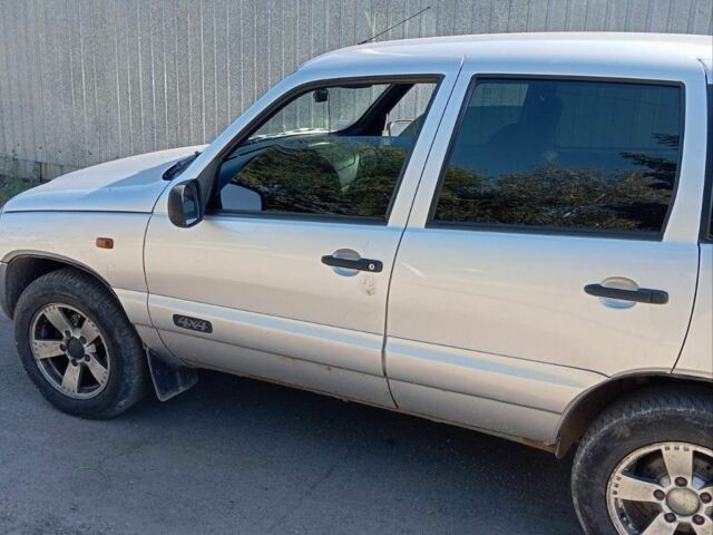 Серый Шевроле Нива, объемом двигателя 0 л и пробегом 230 тыс. км за 4500 $, фото 1 на Automoto.ua