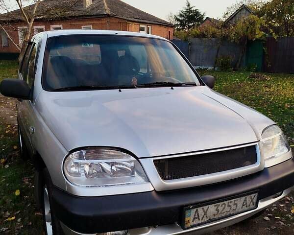 Сірий Шевроле Нива, об'ємом двигуна 1.7 л та пробігом 130 тис. км за 5500 $, фото 1 на Automoto.ua