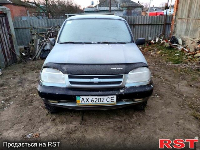 Сірий Шевроле Нива, об'ємом двигуна 1.7 л та пробігом 182 тис. км за 2000 $, фото 1 на Automoto.ua