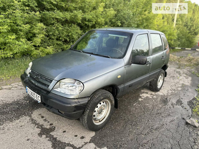 Серый Шевроле Нива, объемом двигателя 1.69 л и пробегом 195 тыс. км за 2400 $, фото 1 на Automoto.ua