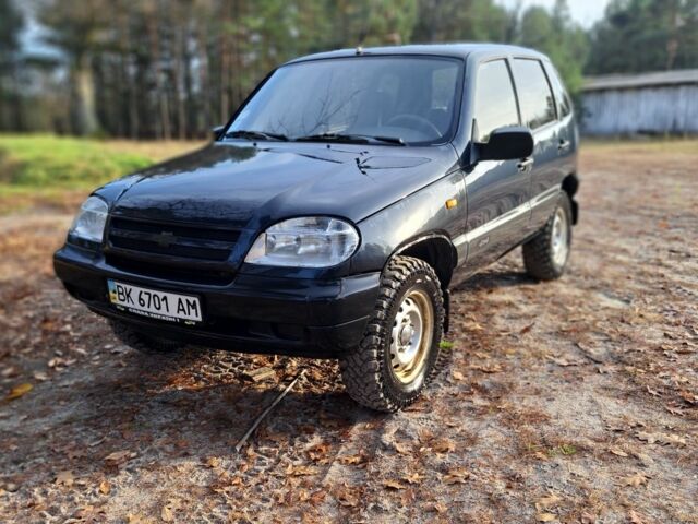 Серый Шевроле Нива, объемом двигателя 0 л и пробегом 148 тыс. км за 3800 $, фото 1 на Automoto.ua