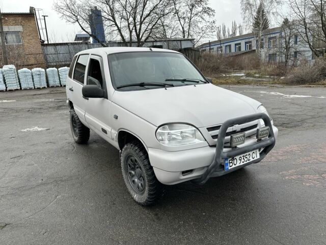 Сірий Шевроле Нива, об'ємом двигуна 1.7 л та пробігом 289 тис. км за 3900 $, фото 1 на Automoto.ua