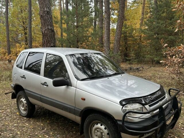 Шевроле Нива 2008 у Золотоноше на Automoto.ua Сірий Шевроле Нива, об'ємом двигуна 1.7 л та пробігом 260 тис. км за 2899 $, фото 1 на Automoto.ua