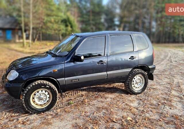 Серый Шевроле Нива, объемом двигателя 0 л и пробегом 148 тыс. км за 3800 $, фото 1 на Automoto.ua