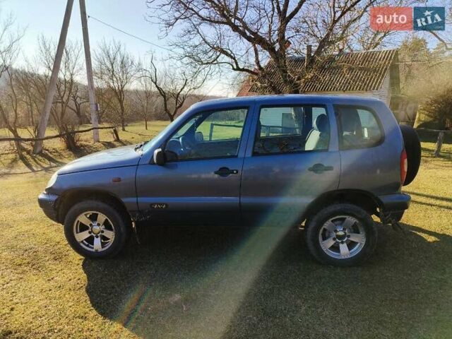 Сірий Шевроле Нива, об'ємом двигуна 1.69 л та пробігом 400 тис. км за 3200 $, фото 1 на Automoto.ua