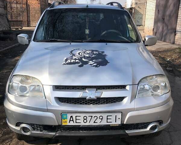 Серый Шевроле Нива, объемом двигателя 1.7 л и пробегом 250 тыс. км за 4500 $, фото 1 на Automoto.ua