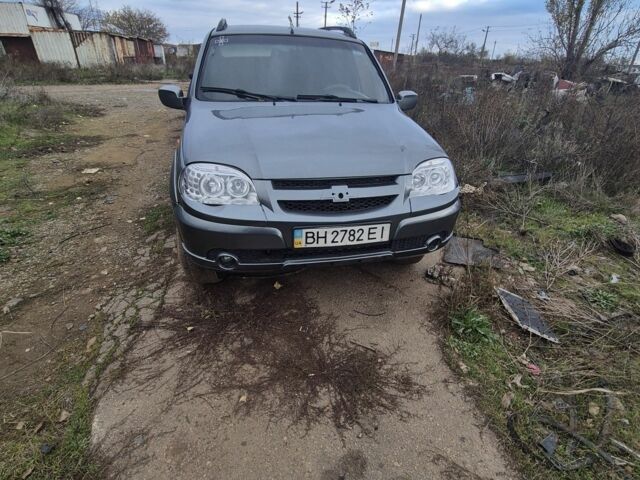 Сірий Шевроле Нива, об'ємом двигуна 1.7 л та пробігом 163 тис. км за 5000 $, фото 1 на Automoto.ua