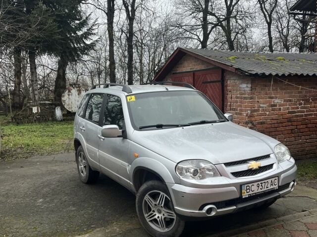 Сірий Шевроле Нива, об'ємом двигуна 1.7 л та пробігом 130 тис. км за 5299 $, фото 1 на Automoto.ua