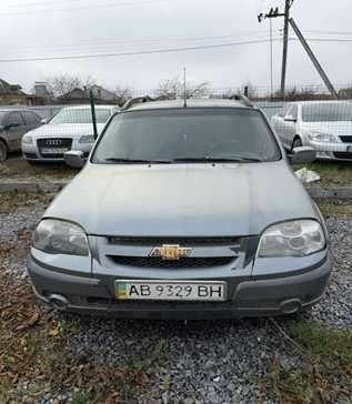 Серый Шевроле Нива, объемом двигателя 1.7 л и пробегом 451 тыс. км за 2012 $, фото 1 на Automoto.ua