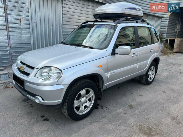 Сірий Шевроле Нива, об'ємом двигуна 1.69 л та пробігом 78 тис. км за 7500 $, фото 1 на Automoto.ua