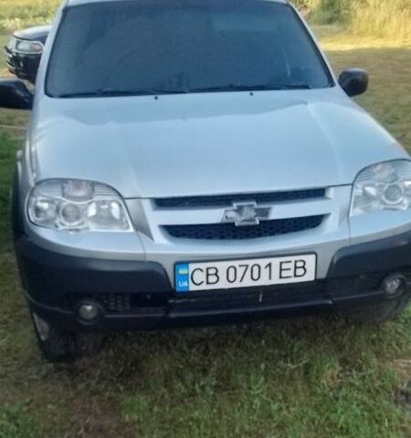 Серый Шевроле Нива, объемом двигателя 1.7 л и пробегом 155 тыс. км за 5200 $, фото 1 на Automoto.ua