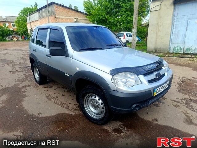 Серый Шевроле Нива, объемом двигателя 1.7 л и пробегом 222 тыс. км за 4650 $, фото 1 на Automoto.ua