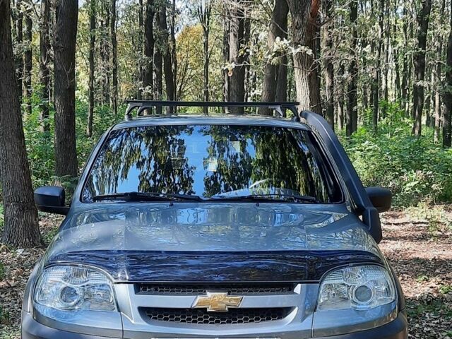 Сірий Шевроле Нива, об'ємом двигуна 1.7 л та пробігом 205 тис. км за 6500 $, фото 1 на Automoto.ua