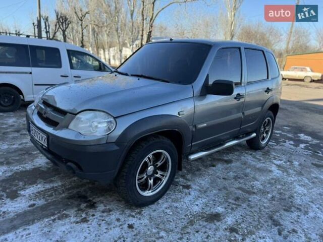 Сірий Шевроле Нива, об'ємом двигуна 1.69 л та пробігом 250 тис. км за 4500 $, фото 1 на Automoto.ua