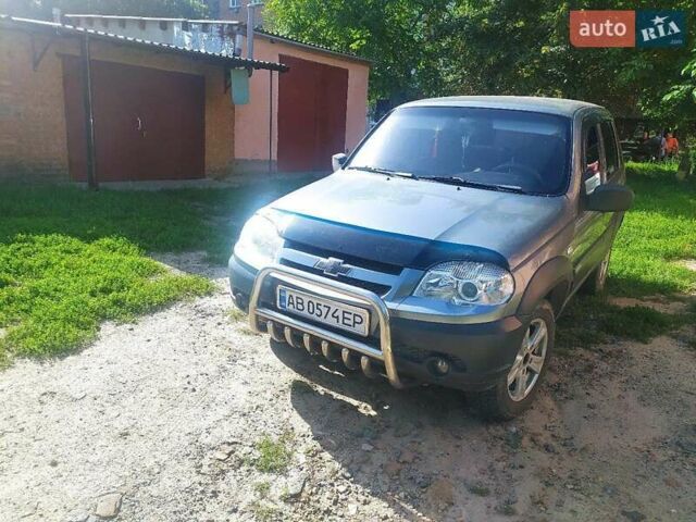 Сірий Шевроле Нива, об'ємом двигуна 1.7 л та пробігом 220 тис. км за 4500 $, фото 1 на Automoto.ua
