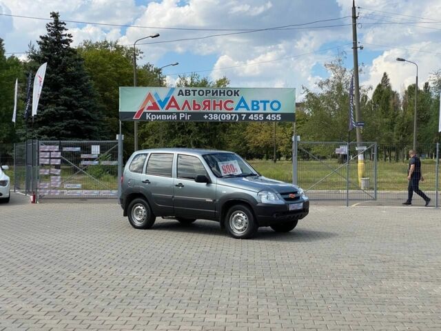 Сірий Шевроле Нива, об'ємом двигуна 1.7 л та пробігом 238 тис. км за 5400 $, фото 1 на Automoto.ua