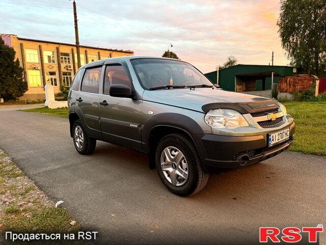 Серый Шевроле Нива, объемом двигателя 1.7 л и пробегом 92 тыс. км за 5850 $, фото 1 на Automoto.ua