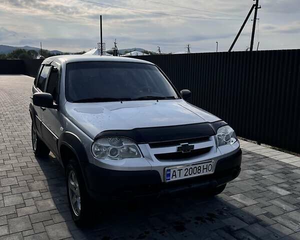 Сірий Шевроле Нива, об'ємом двигуна 1.69 л та пробігом 167 тис. км за 6900 $, фото 1 на Automoto.ua