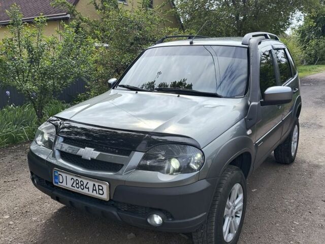 Серый Шевроле Нива, объемом двигателя 1.7 л и пробегом 86 тыс. км за 7800 $, фото 1 на Automoto.ua