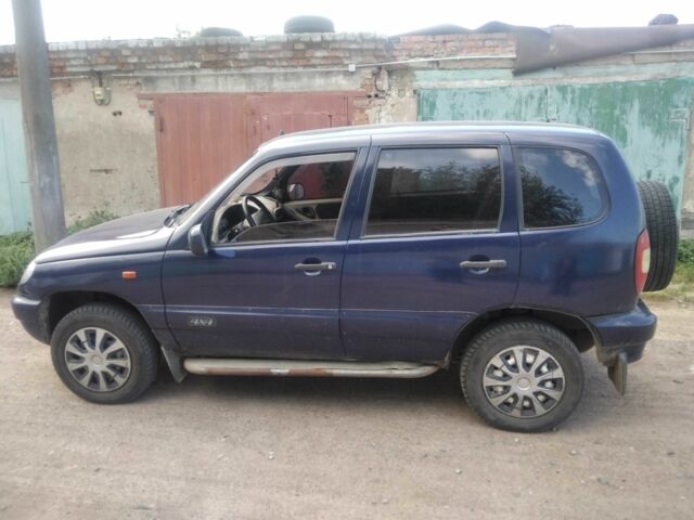 Синій Шевроле Нива, об'ємом двигуна 1.7 л та пробігом 400 тис. км за 3200 $, фото 1 на Automoto.ua