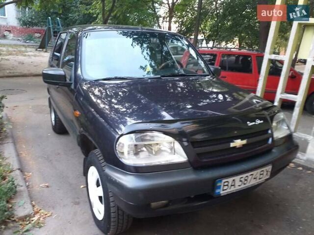 Синий Шевроле Нива, объемом двигателя 1.69 л и пробегом 160 тыс. км за 3800 $, фото 1 на Automoto.ua