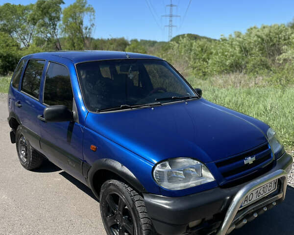 Синий Шевроле Нива, объемом двигателя 1.69 л и пробегом 162 тыс. км за 2300 $, фото 1 на Automoto.ua