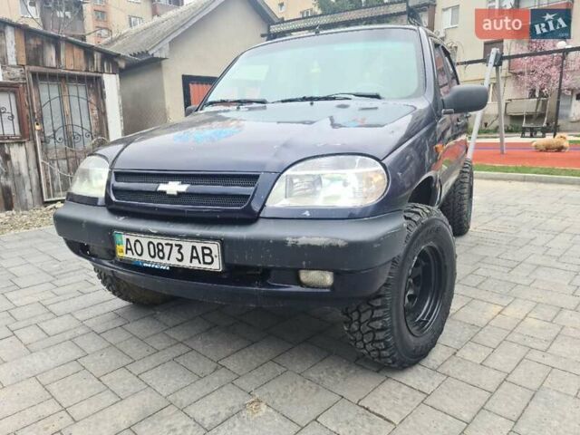 Синий Шевроле Нива, объемом двигателя 1.69 л и пробегом 180 тыс. км за 3500 $, фото 1 на Automoto.ua