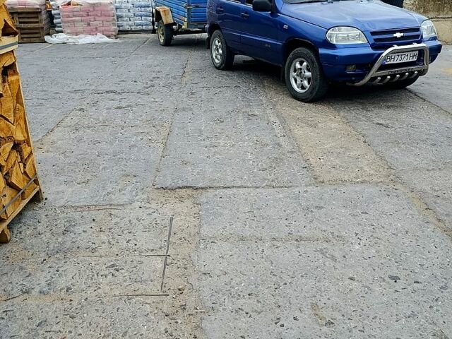 Синій Шевроле Нива, об'ємом двигуна 1.7 л та пробігом 0 тис. км за 3000 $, фото 1 на Automoto.ua