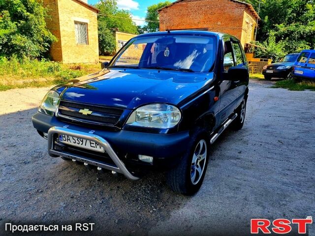 Синий Шевроле Нива, объемом двигателя 1.7 л и пробегом 282 тыс. км за 3999 $, фото 1 на Automoto.ua