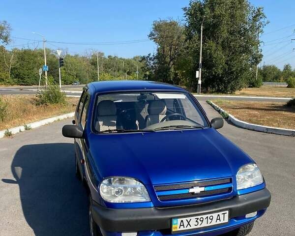Синий Шевроле Нива, объемом двигателя 1.7 л и пробегом 175 тыс. км за 3900 $, фото 1 на Automoto.ua