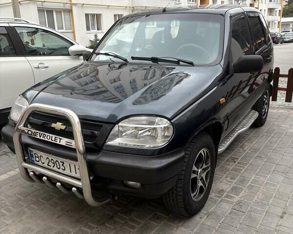 Синий Шевроле Нива, объемом двигателя 1.69 л и пробегом 531 тыс. км за 3500 $, фото 1 на Automoto.ua